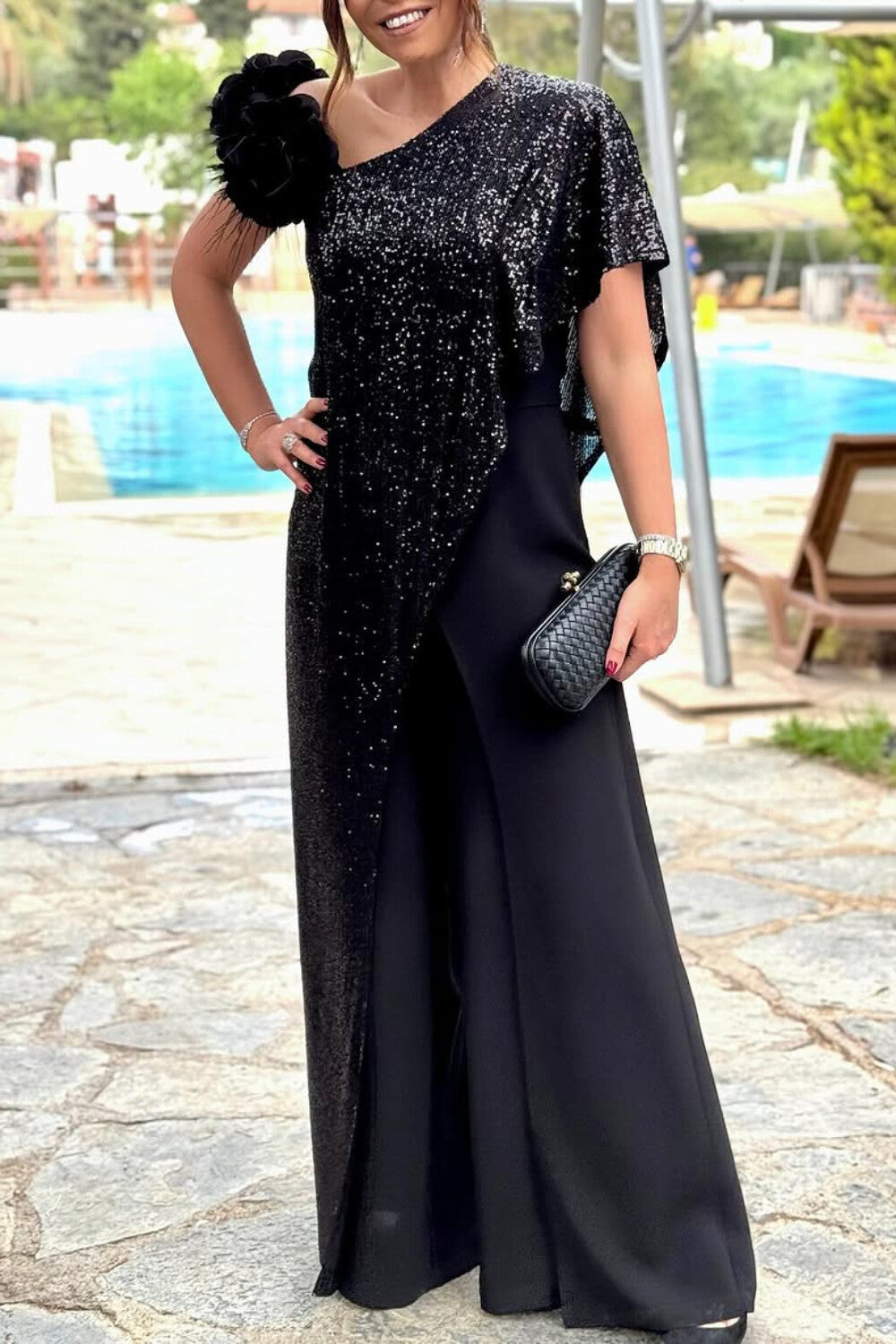 Ursiime Design Mother Of The Bride Chiffon Black Oblique Collar Short Sleeve 3D Elegant Asymmetric Hem Sequin Two Piece Pant Sets [Pre-Order]