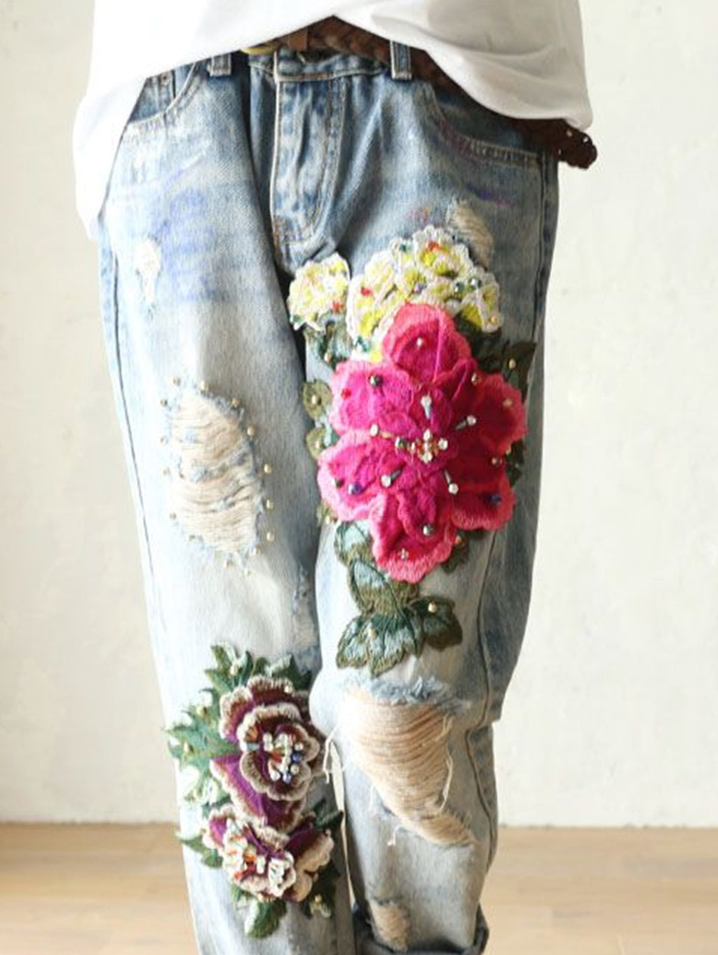 Daily Flower Embroidery Ripped Pearl Decor Denim Jeans